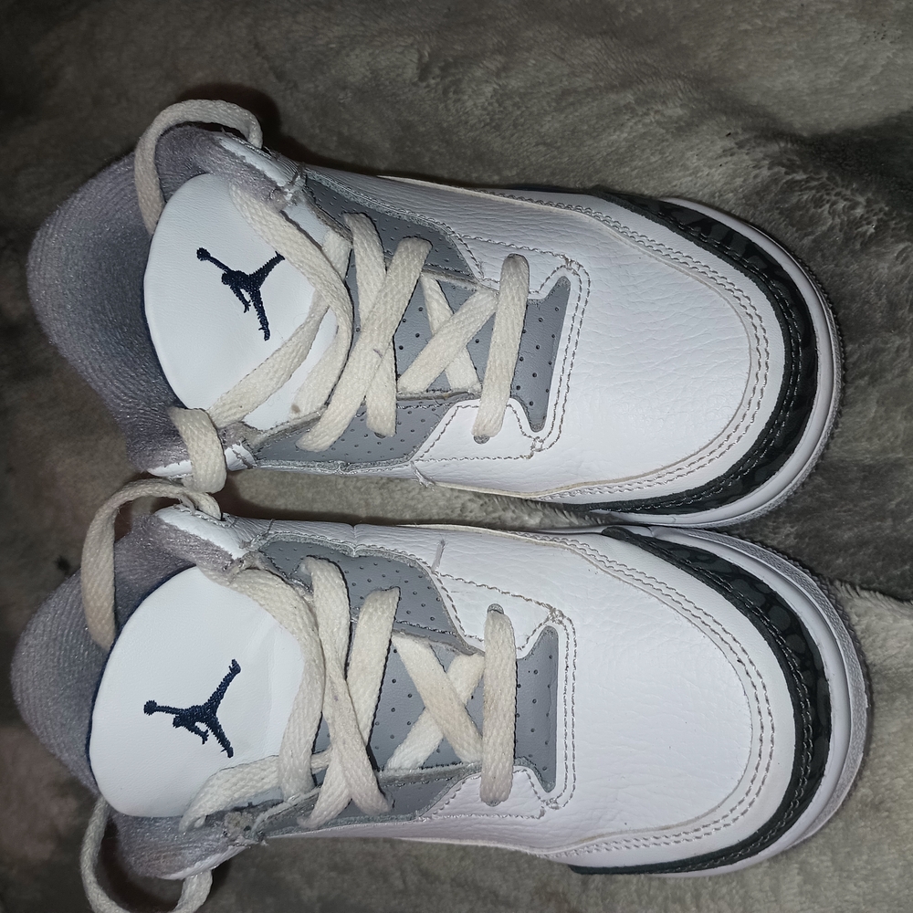 Jordan Retro 3 navy